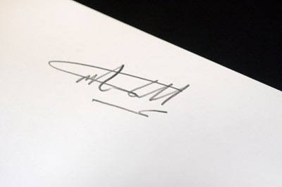 Lot 150 - FREDDIE MERCURY / QUEEN SIGNED LIMITED EDITION PHOTO PRINT - SOUTHAMPTON 1977.