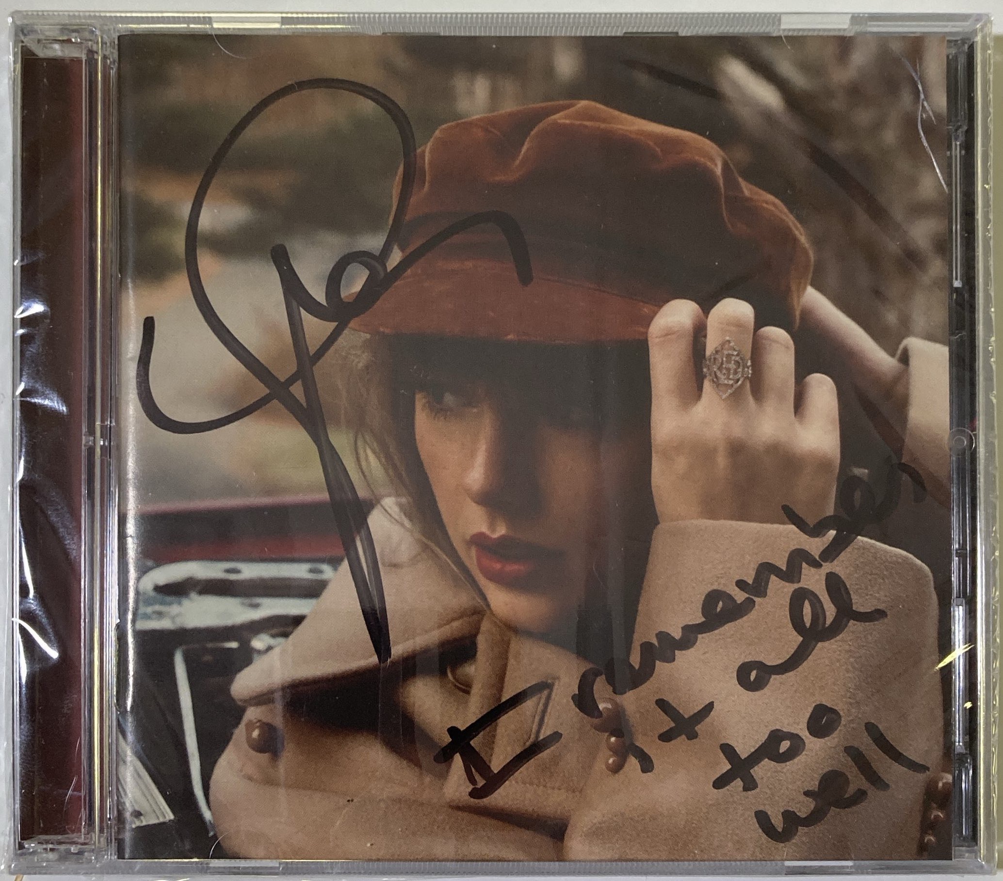 Lot 386 - TAYLOR SWIFT - RED (TAYLOR'S VERSION) CD