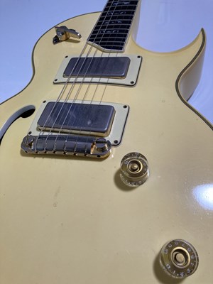 Lot 261 - FRAMUS - JAN AKKERMAN SIGNATURE ELECTRIC GUITAR - A RARE WHITE VERSION.