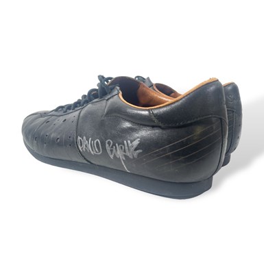 Lot 257 - TALKING HEADS INTEREST - A PAIR OF SHOES OWNED, WORN AND SIGNED BY DAVID BYRNE.
