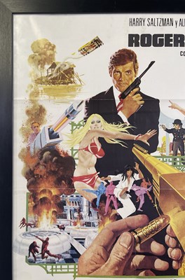Lot 146 - JAMES BOND - THE MAN WITH THE GOLDEN GUN (1974) - ORIGINAL SPANISH FILM POSTER.