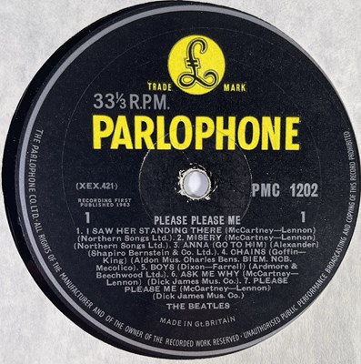 Lot 28 - THE BEATLES - PLEASE PLEASE ME 8 TRACK / MONO LP / SIGNED QUARRY MEN PHOTO.