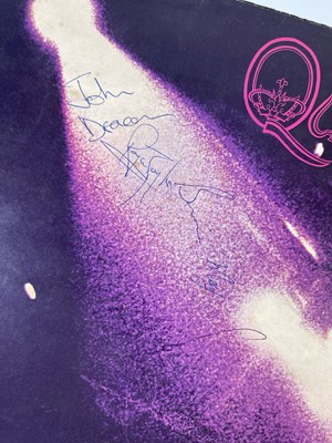 Lot 315 - QUEEN - SIGNED LP.