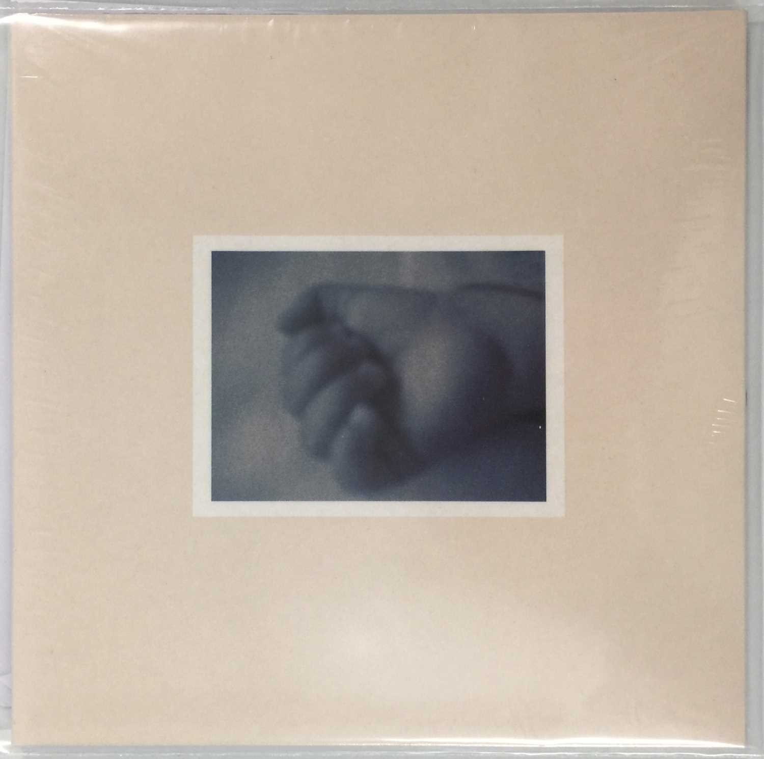 Lot 1186 - DAVID BOWIE - MOTHER/ TRYIN' TO GET TO HEAVEN 7" (CREAM VINYL - DB 80147)