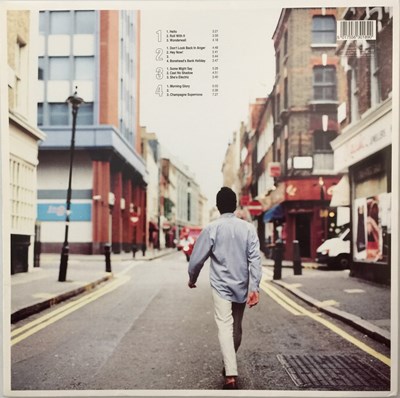 Lot 141 - OASIS - (WHAT'S THE STORY) MORNING GLORY? LP (ORIGINAL UK COPY - CREATION CRE LP 189)
