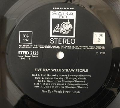 Lot 25 - THE FIVE DAY WEEK STRAW PEOPLE LP (UK ORIGINAL - SAGA - STFID 2123)