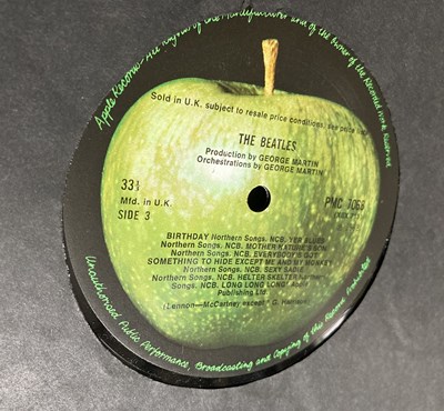 Lot 63 - THE BEATLES - WHITE ALBUM LP (ORIGINAL UK STEREO PRESSING PCS 7067/7068 - NUMBER 0055197)