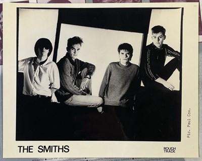 Lot 148 - THE SMITHS - FULLY SIGNED COPY OF THE DEBUT LP.