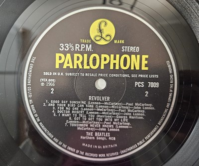 Lot 45 - THE BEATLES - REVOLVER LP (UK STEREO - PARLOPHONE - PCS 7009)