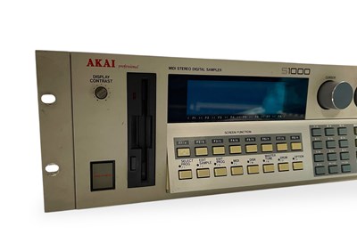 Lot 34 - AKAI S1000 MIDI STEREO DIGITAL SAMPLER.