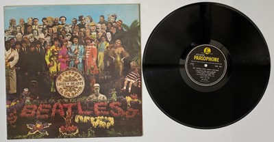 Lot 33 - THE BEATLES - SGT PEPPERS LONELY HEARTS CLUB BAND LP (STOCK UK COPY - PMC 7027)