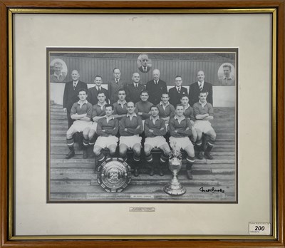 Lot 266 - FOOTBALL - MATT BUSBY SIGNED MANCHESTER UNITED 1952 TEAM PHOTO.