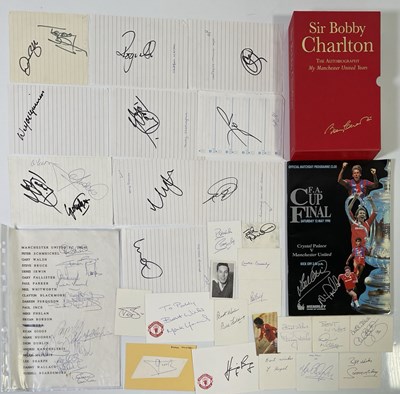 Lot 273 - FOOTBALL - MANCHESTER UNITED AUTOGRAPH COLLECTION - 1980S/90S.