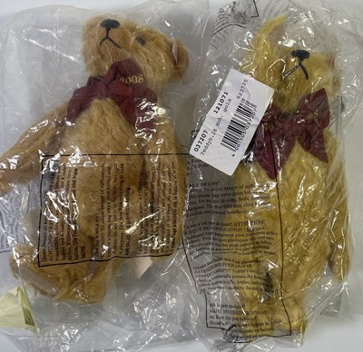 Lot 9 - STEIFF PAUL THE GROWLER PACK