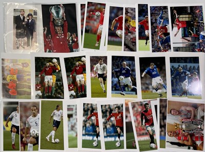 Lot 278 - FOOTBALL - MANCHESTER UNITED - PRESS PHOTOGRAPH COLLECTION - BECKHAM AND FERGUSON SIGNED PHOTOS.