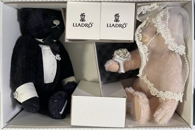 Lot 37 - STEIFF LLADRO HAPPY COUPLE BRIDE AND GROOM BEAR SET - 677083