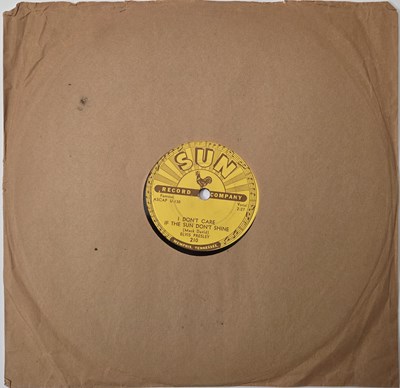 Lot 98 - ELVIS PRESLEY - 'I DON'T CARE IF THE SUN DON'T SHINE' 78 SHELLAC - USA 1955 SUN RECORDS