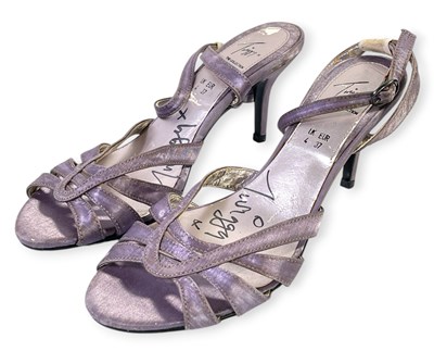 Lot 112 - TWIGGY – SIGNED SHOES.