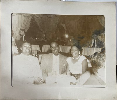 Lot 44 - AFRICAN AMERICAN HISTORY - BLUE NOTE AND OTHER JAZZ AND CABARET CLUBS - LARGE COLLECTION OF 1950S PHOTO SOUVENIRS.