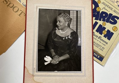 Lot 44 - AFRICAN AMERICAN HISTORY - BLUE NOTE AND OTHER JAZZ AND CABARET CLUBS - LARGE COLLECTION OF 1950S PHOTO SOUVENIRS.