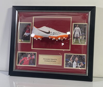 Lot 302 - FOOTBALL - BOOT SIGNED BY CRISTIANO RONALDO.