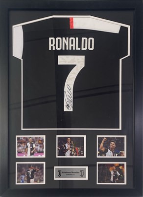 Lot 303 - FOOTBALL - SHIRT SIGNED BY CRISTIANO RONALDO.