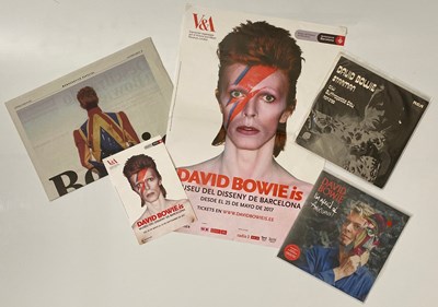 Lot 251 - DAVID BOWIE - 7" RARITIES (INC POSTER AND NEWSPAPER)