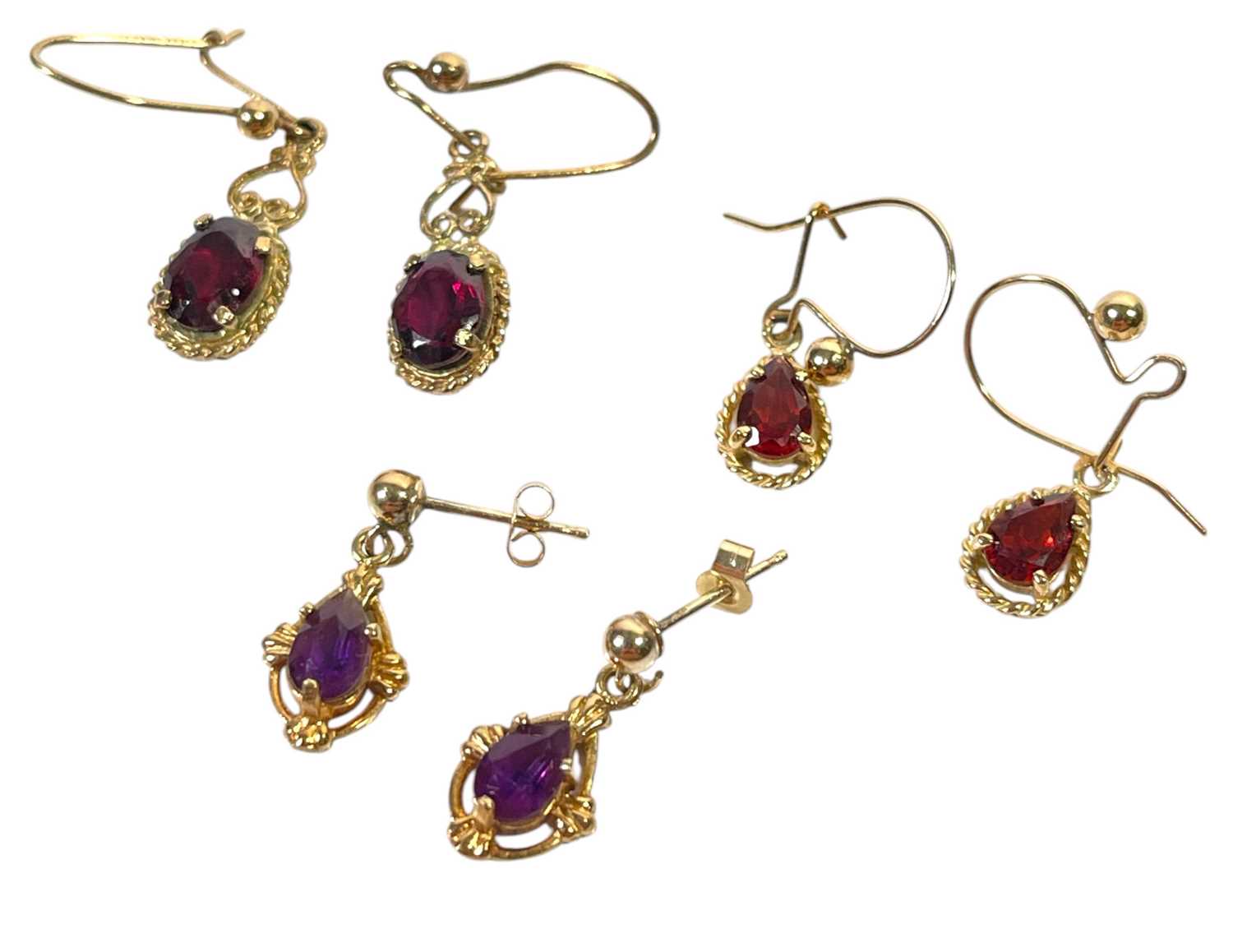 Lot 7 - GOLD JEWELLERY - GARNET AND AMETHYST EARRINGS.