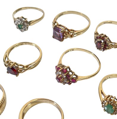 Lot 11 - GOLD JEWELLERY - GOLD RINGS.