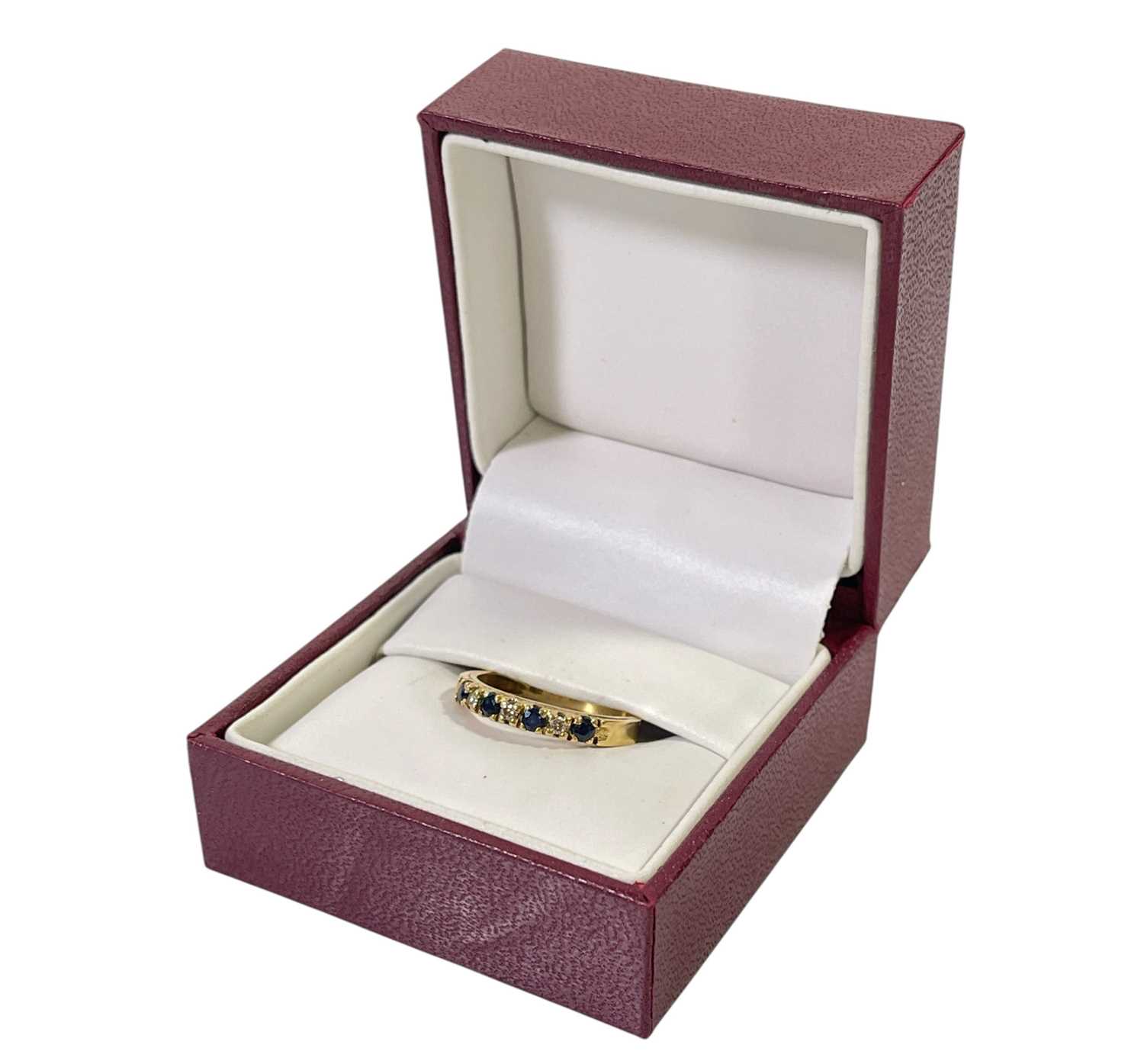 Lot 13 - GOLD JEWELLERY - 18CT GOLD AND SAPPHIRE RING.