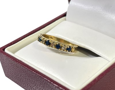 Lot 13 - GOLD JEWELLERY - 18CT GOLD AND SAPPHIRE RING.