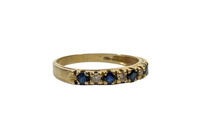 Lot 13 - GOLD JEWELLERY - 18CT GOLD AND SAPPHIRE RING.