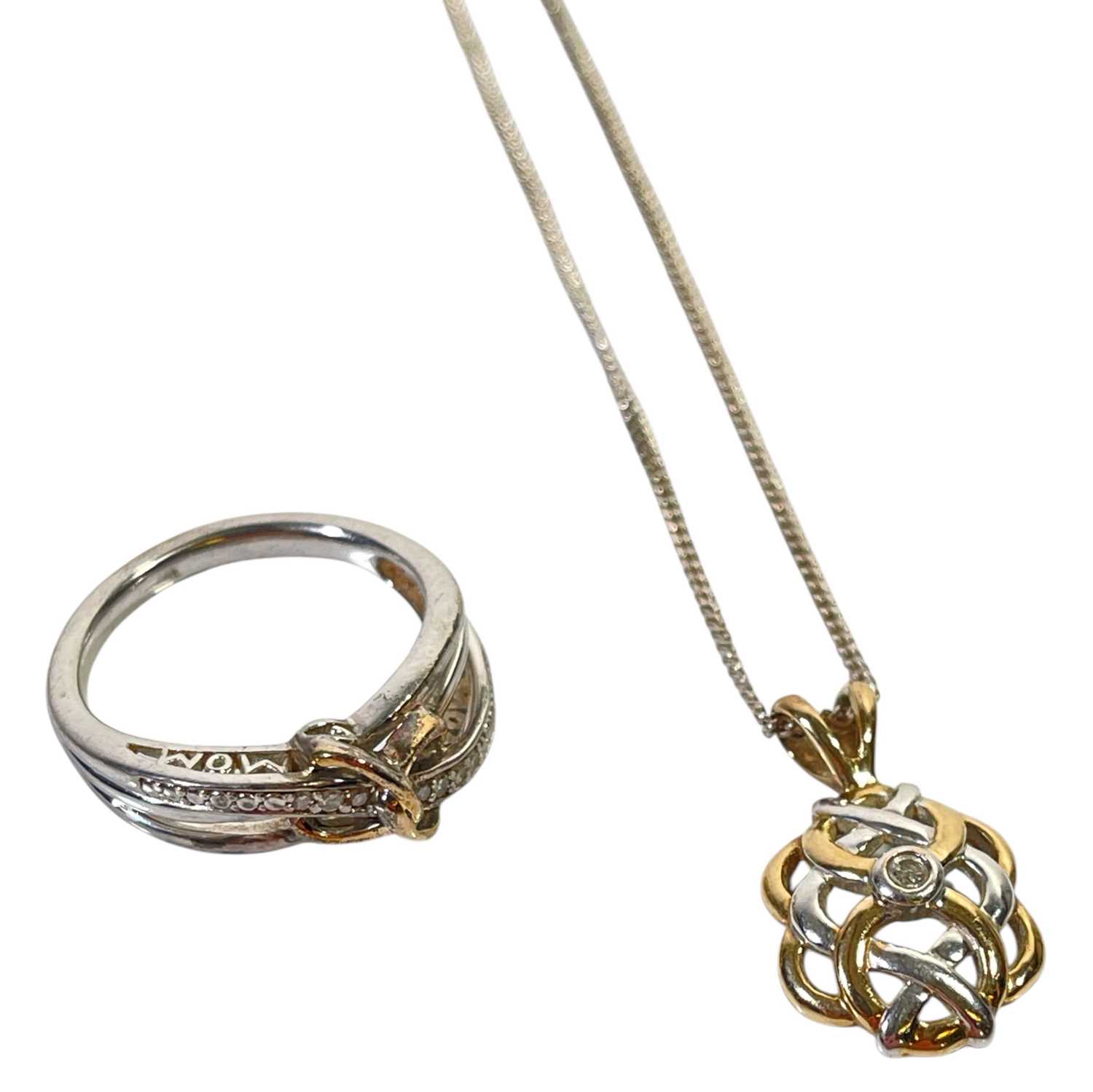 Lot 17 - JEWELLERY - GOLD / SILVER.