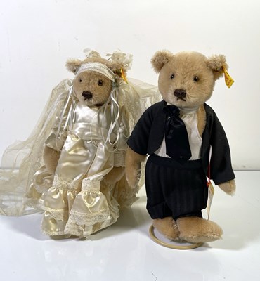 Lot 64 - STEIFF BRIDE (0270/28) AND GROOM (0271/28)