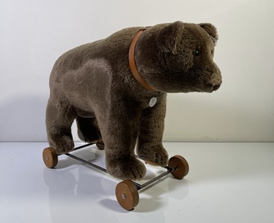 Lot 90 - STEIFF BEAR ON WHEELS 1921 REPLICA - 400384