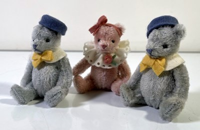 Lot 95 - R. JOHN WRIGHT BITTY BEAR PACK