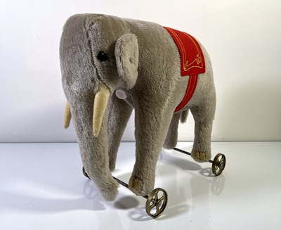 Lot 100 - STEIFF ELEPHANT ON WHEELS 1903/04 REPLICA - 400407