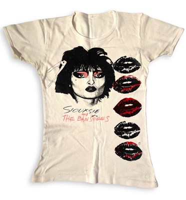 Lot 354 - PUNK - VINTAGE SIOUXSIE AND THE BANSHEES T-SHIRT.
