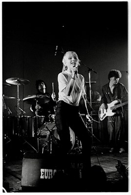 Lot 289 - BLONDIE - UNPUBLISHED 1977 CONCERT PHOTOS WITH COPYRIGHT.