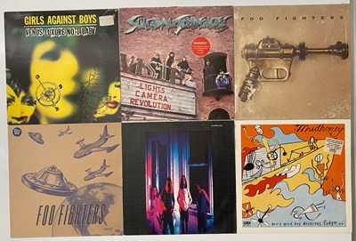 Lot 672 - USA - GRUNGE - ALT - PUNK - GARAGE - LP AND 12" SINGLE PACK - NIRVANA, MUDHONEY, FOO FIGHTERS