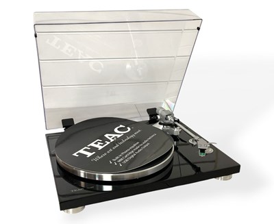 Lot 9 - TEAC TN-300 TURNTABLE.
