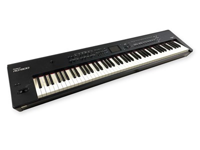 Lot 19 - ROLAND RD – 800 PIANO KEYBOARD.